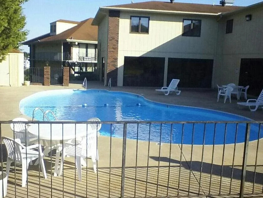 Branson Royal Inn & Suites