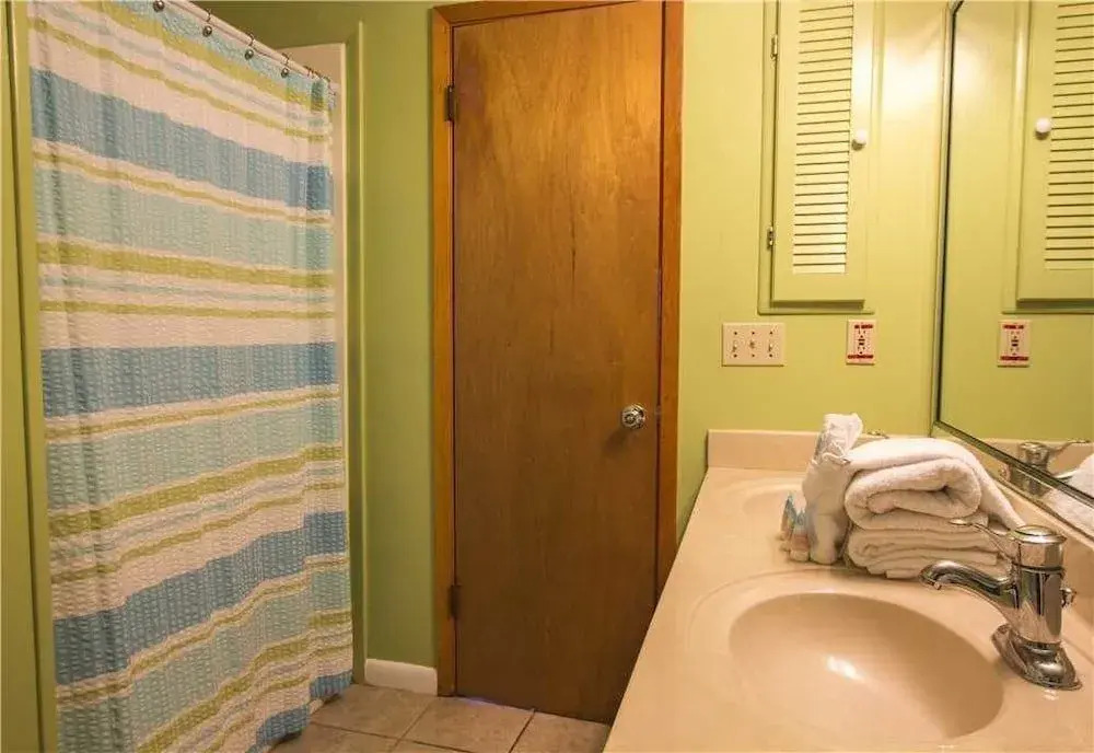 Montego - 3 Br home by RedAwning