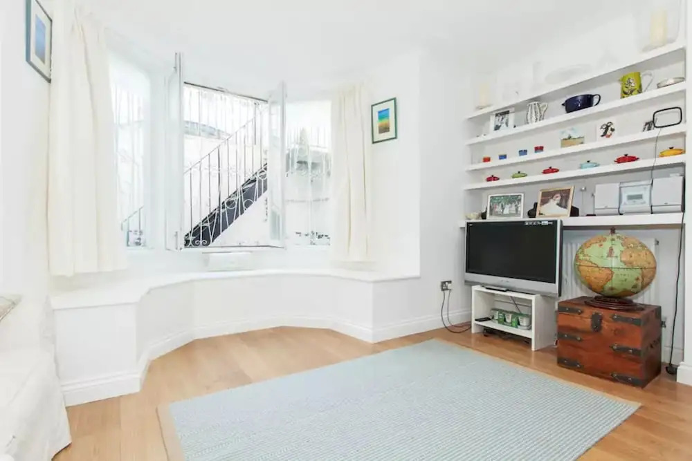 Spacious 2 Bed Flat by Hyde Park