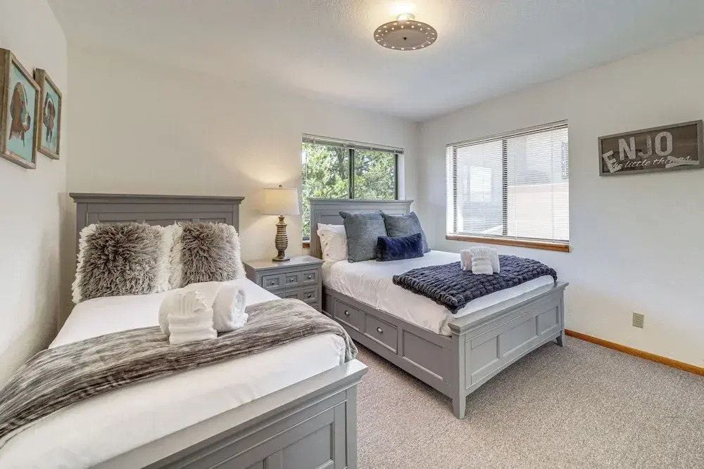 2 Mi to Uptown Sedona: Home w/ Hot Tub & Fire Pit!
