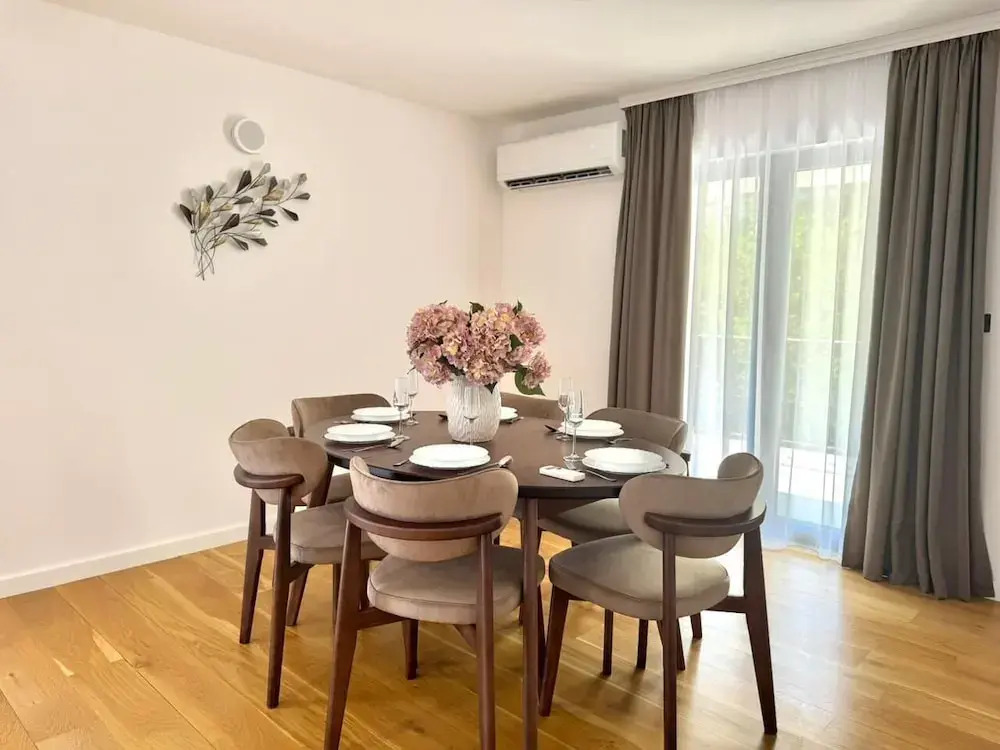 Sunny Bay Apartments