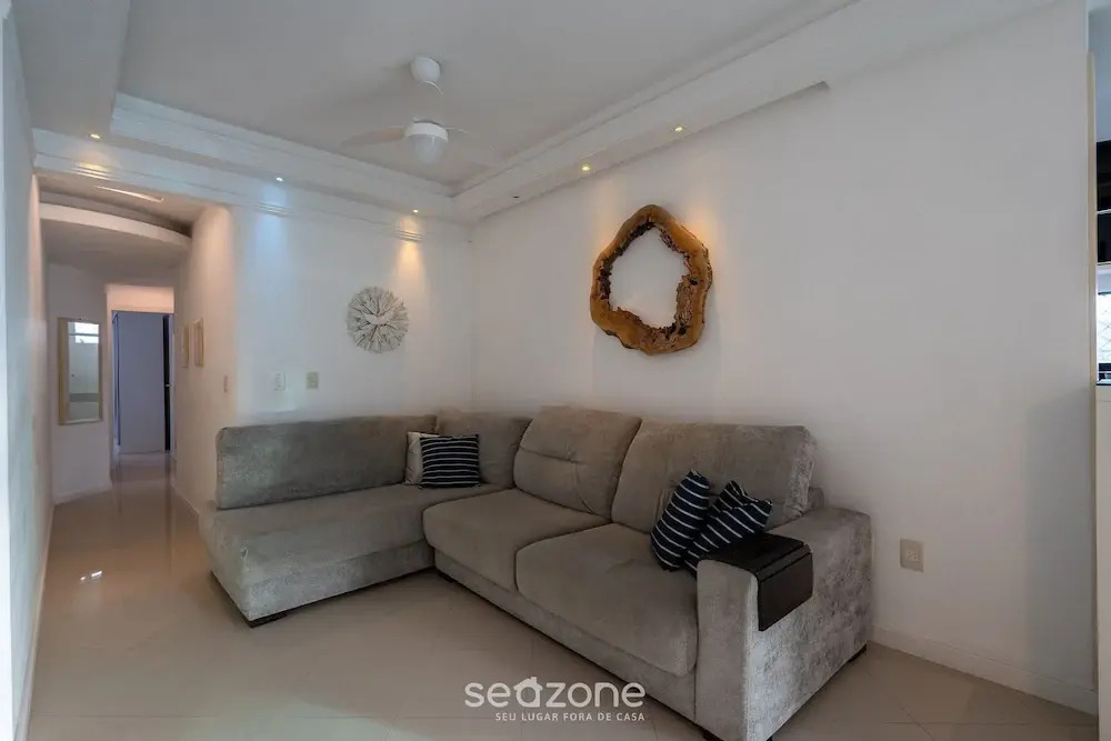 Stay Steps From the sea in Meia Praia - VIM