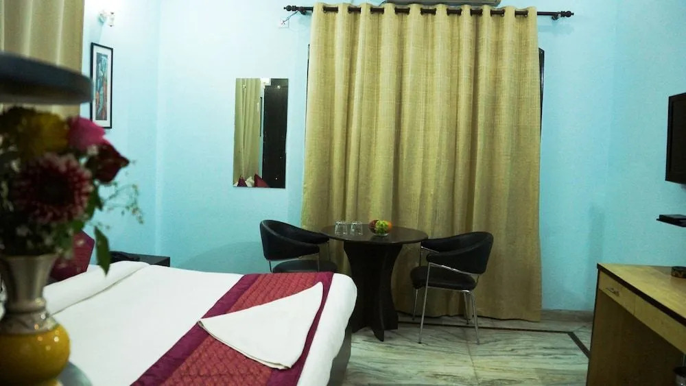 Maxfort Service Apartment