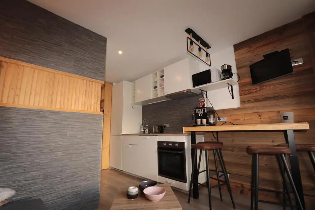 Charmant studio 2 personnes, rénové, vue sur le lac du Chevril