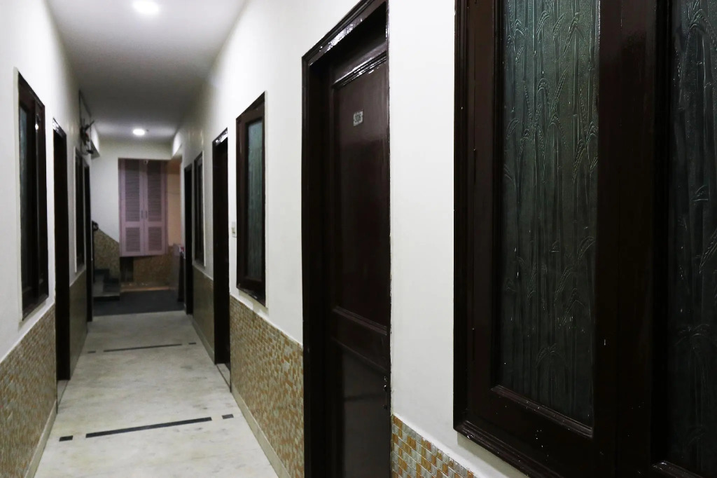 OYO 44229 Diamond Suite
