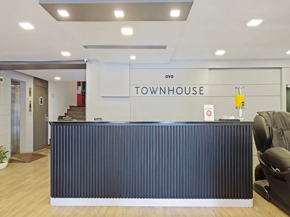 OYO Townhouse 030 Ashram Road Ahmedabad