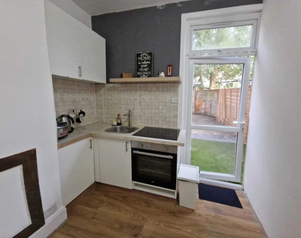 1 Bed Flat - Sleeps 2 - Pets - Parking - Wifi