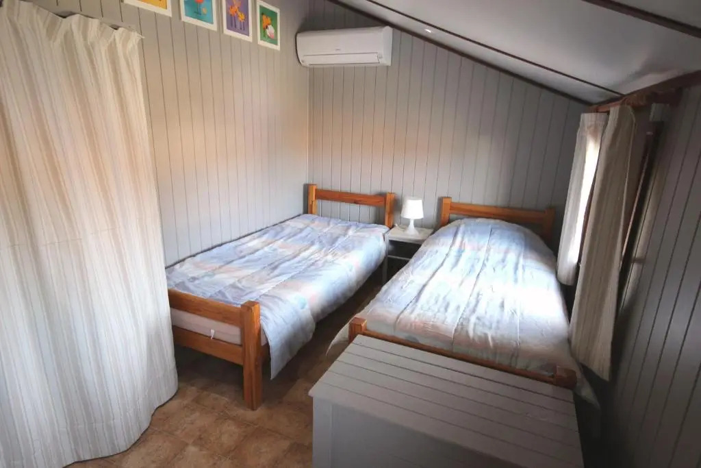 Domaine de vacances à 600m de la plage villa 2 chambres climatisées 4 couchages WIFI terrasse parking animations et piscines en supplément LRTAMB15
