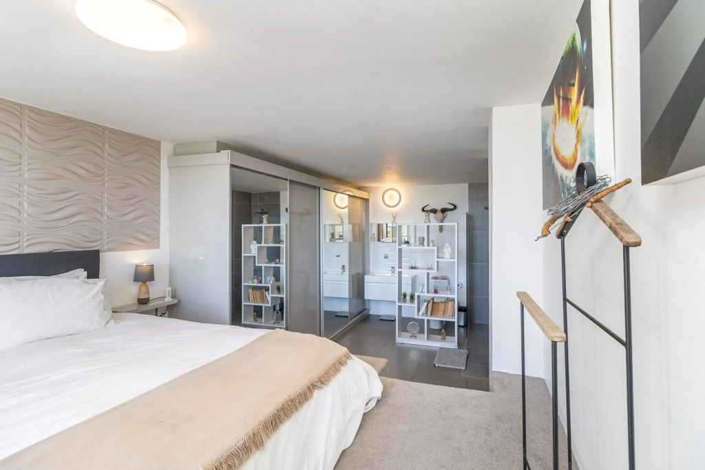 Cape Town Skyroof apartment LOADSHED PROOF Ocean Views