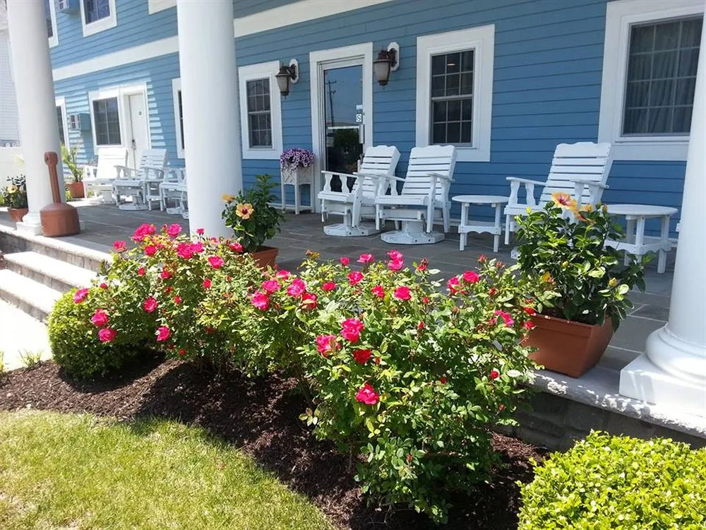 Commander Beach House Hotel