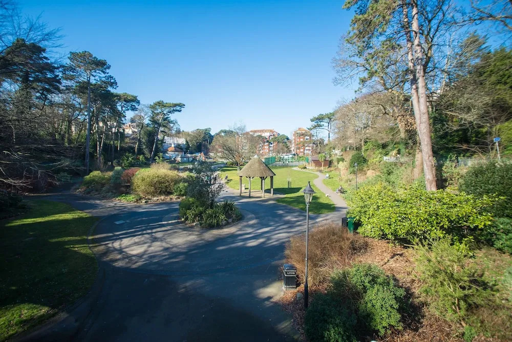 Chine Gardens Apartment