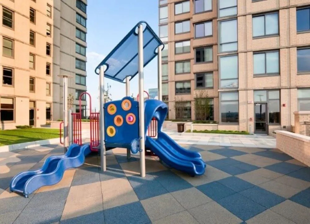 Bluebird Suites near PATH