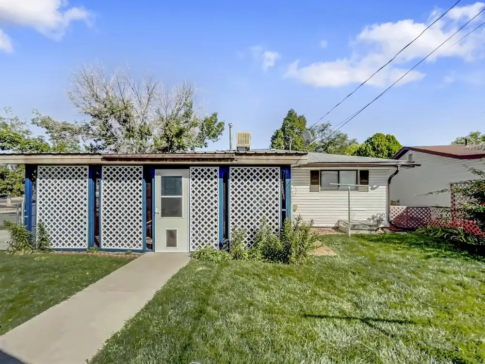 East Side Sunset Pad 3 Bedroom Home