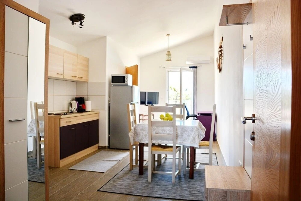 Charming Apartment in Vrsi Mulo, Great Place in Dalmatia for Family Vacation