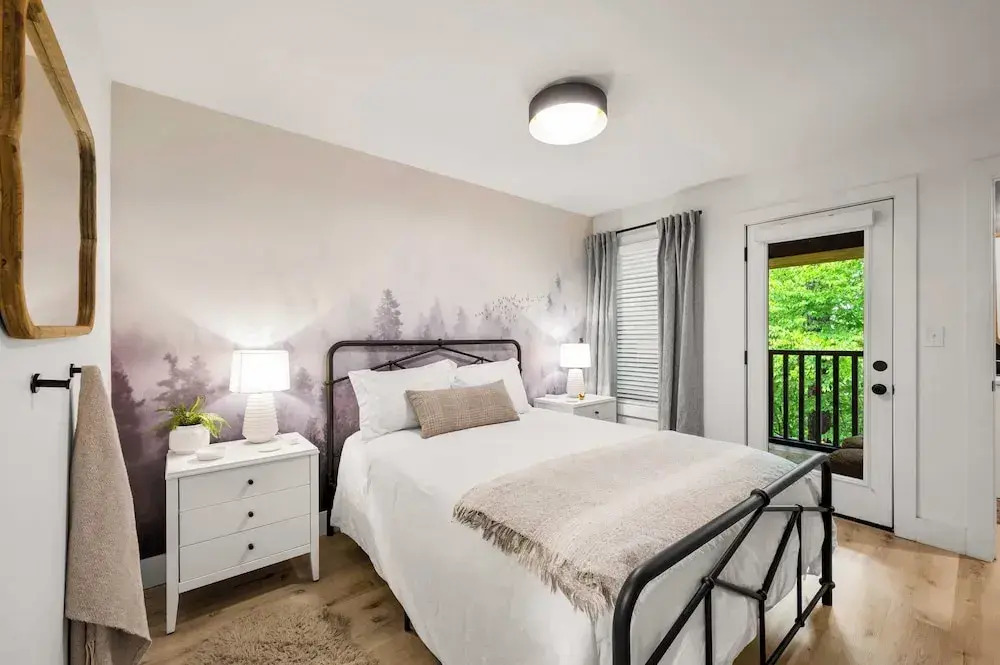 Sleeps 18 3 Suites at Firefly Mountain Lodge Indoor Pool, Hot Tub, Game Room, Firepits & Dining Spaces Just Minutes From Dollywood and Gatlinburg