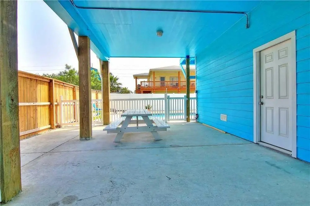 Dolphin House 3 Bedrooms 3 Bathrooms Home