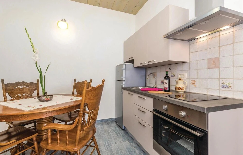 Beautiful Home in Lovran With Wifi and 2 Bedrooms