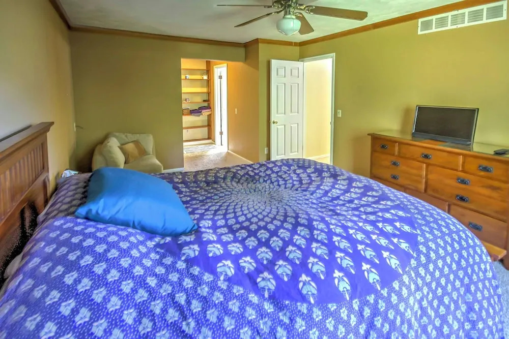 Private Plymouth Hideaway - 13 Miles to Ann Arbor!