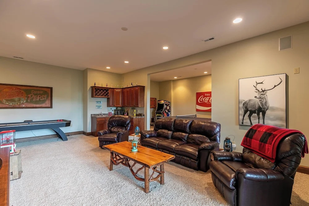 Lake Overlook High Elevation Home With Views and Game Room