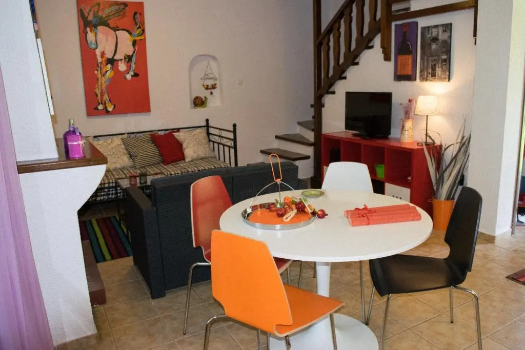 Mikiverna Houses By Miltiadis