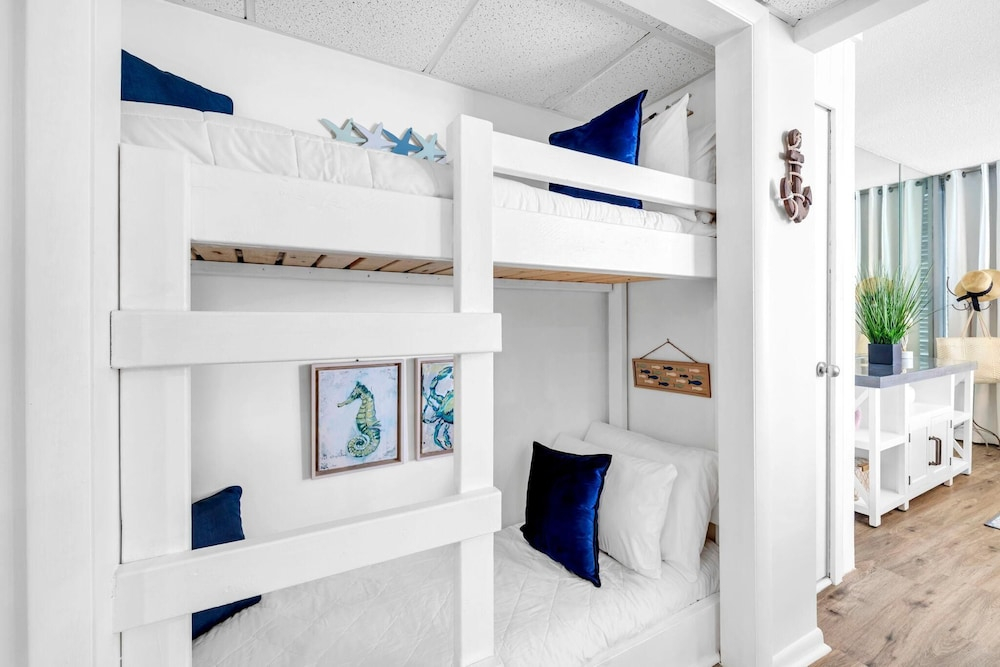 Long Beach Resort 1-1300e
