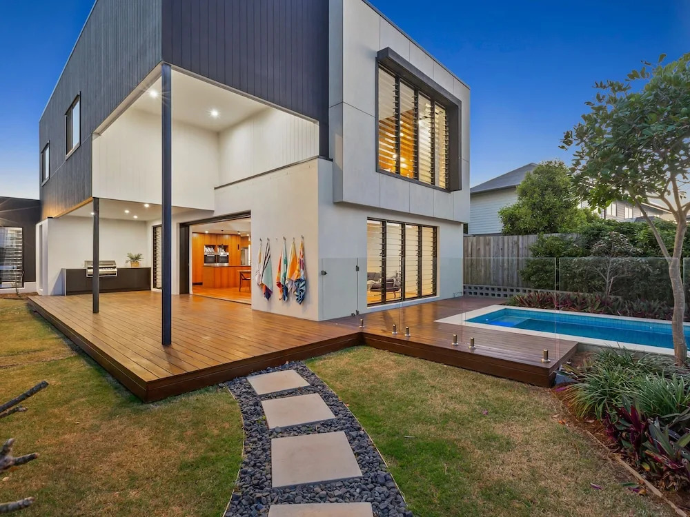 Stunning Beach House On Collins