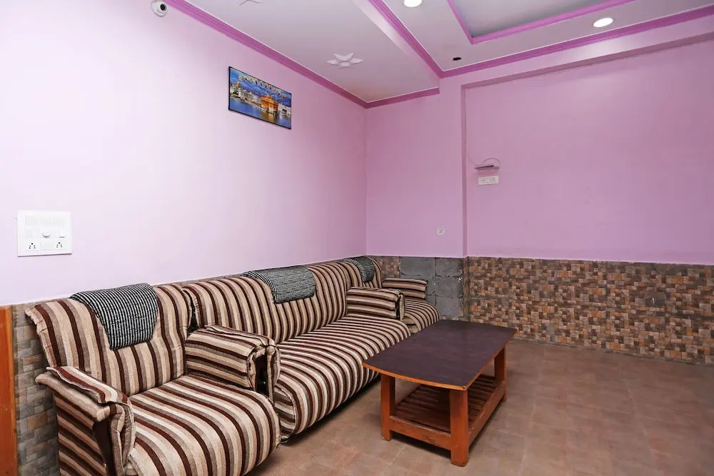 OYO 19406 Hotel Janta Palace