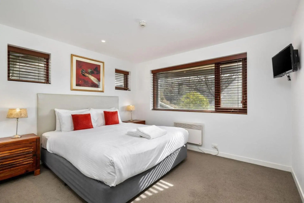 Elevation 3 bedroom with gas fire and spectacular views