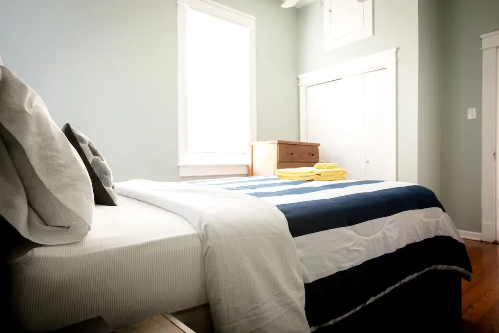 Cozy 2 BR at Constance Street