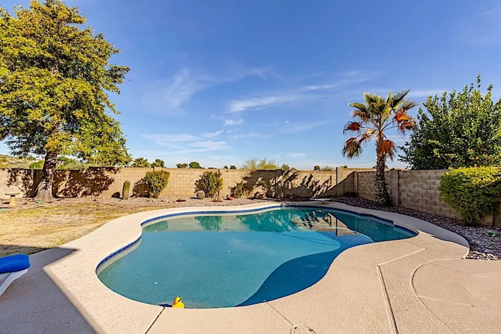 Shadow Mountain Retreat 4BR by Casago