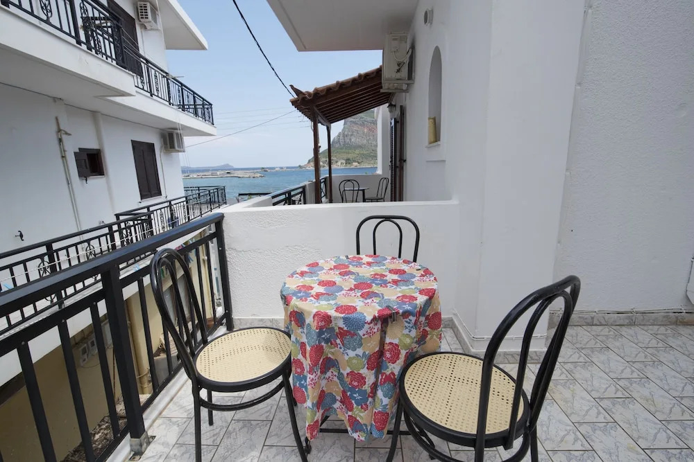 Antonakos Rooms
