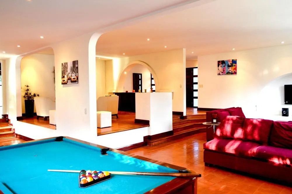 Nest Hotel B & B