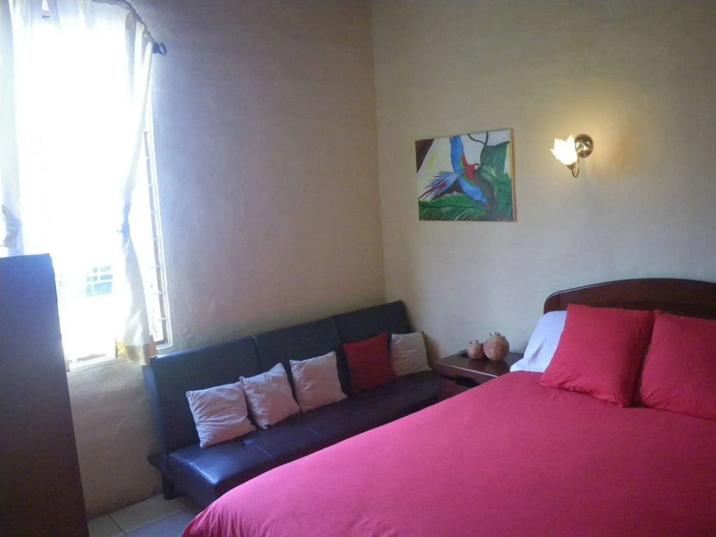 La Casa Amarilla