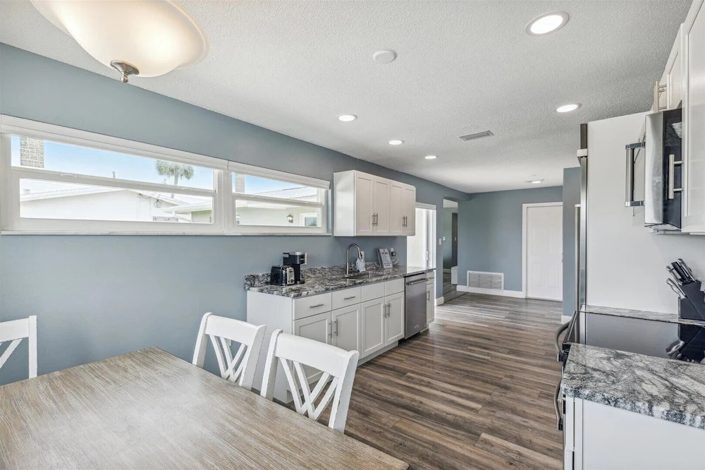 106 La Riviere Rd