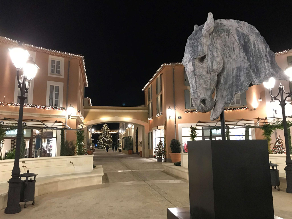 Hotel HubOne3 Istres
