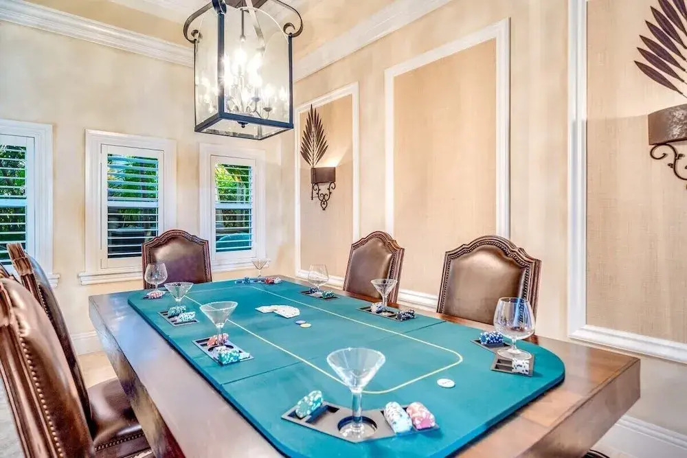 5 Bedroom Luxury Home, Minutes to Las Olas, Shops & Beach