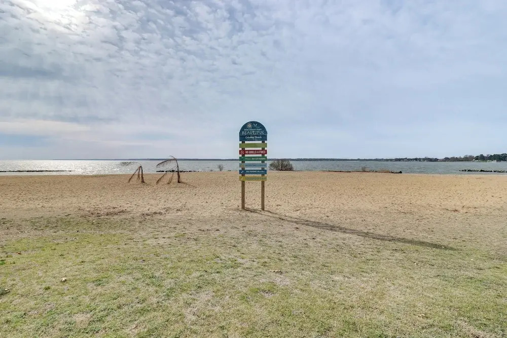 Walk to Bay: Home w/ Fenced Yard in Colonial Beach