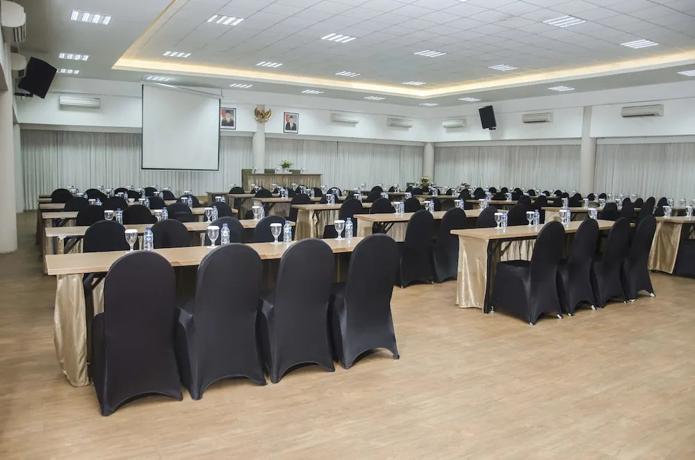 Whiz Residence Darmo Harapan Surabaya