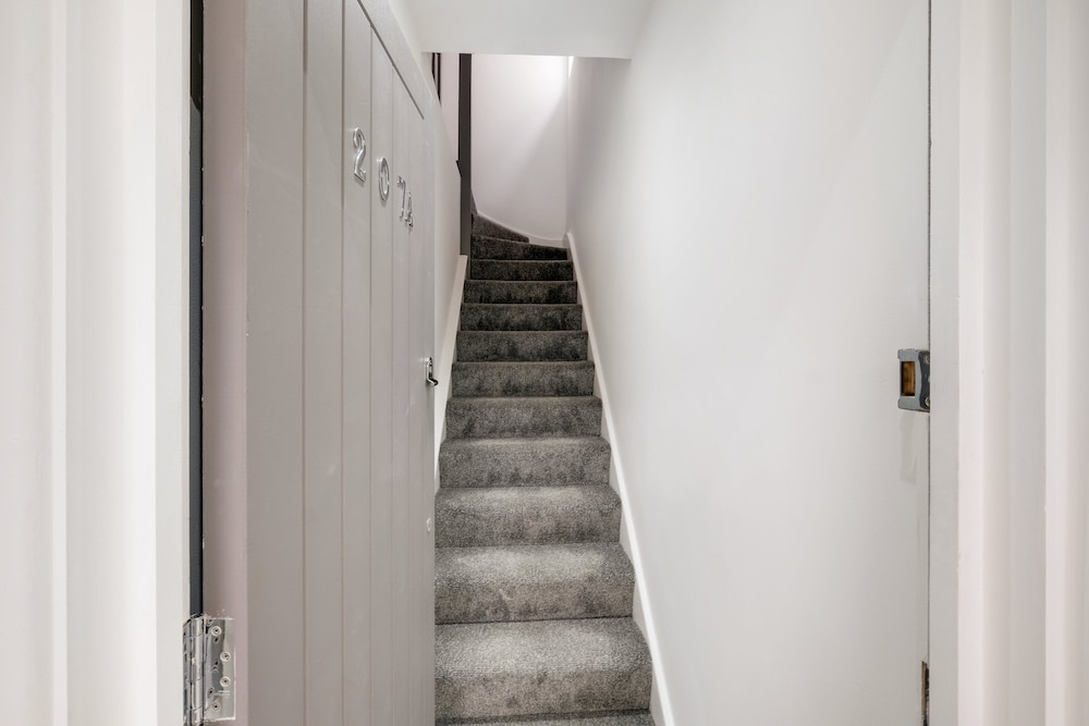 Newly Converted 2BDR 1BA APT in Hounslow
