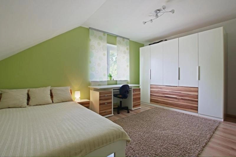 ID 4945 - Private Rooms