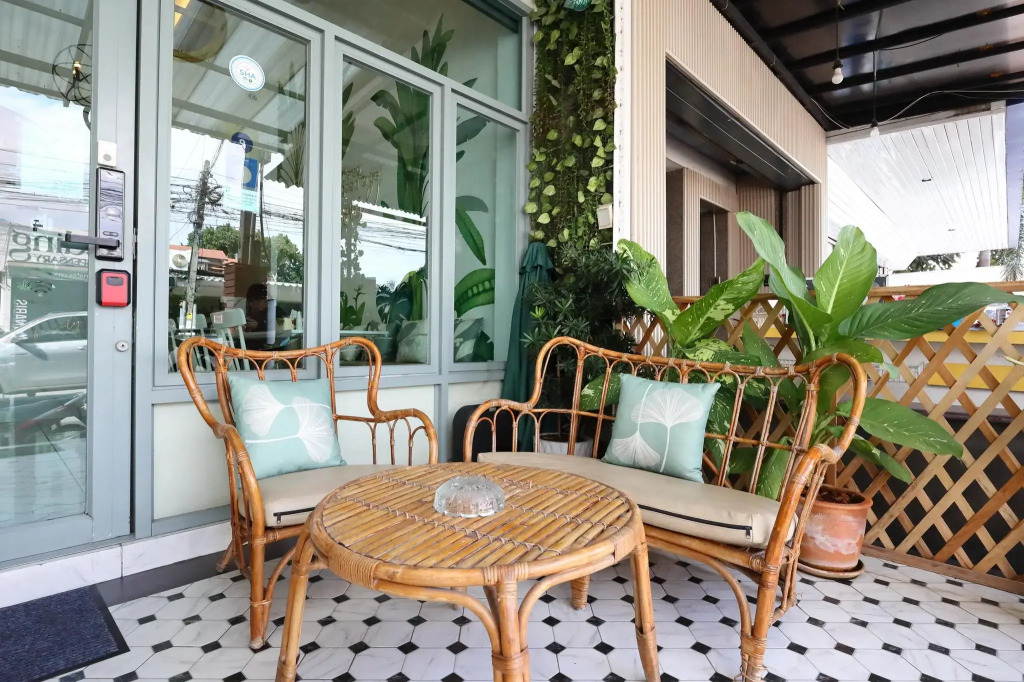 Js Cafe and Poshtel