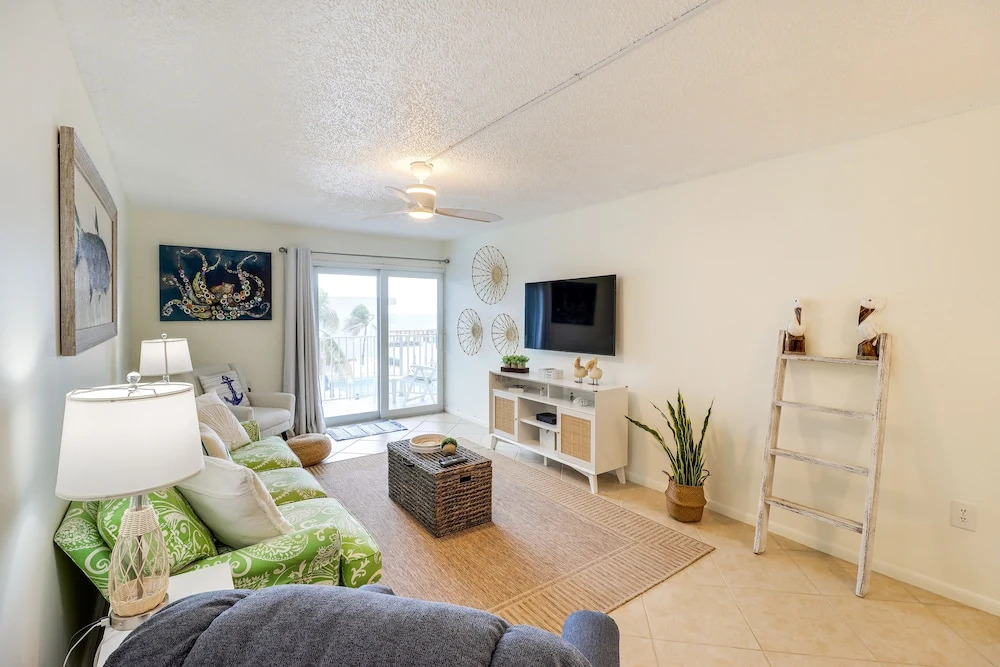Ocean-view Key Colony Beach Condo w/ Pool Access!