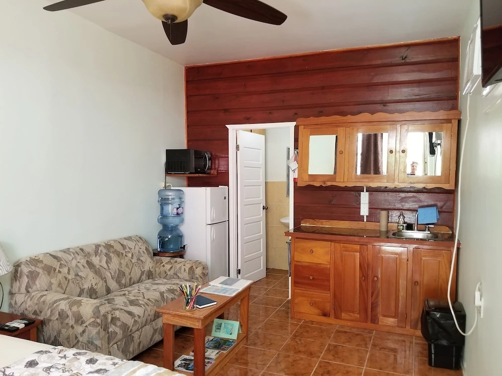 Canuck Cottage Studio Apartment
