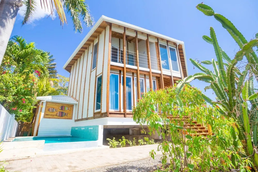 Wow! Views and more, fantastic 2 bedroom in West End - Villa Agua apts