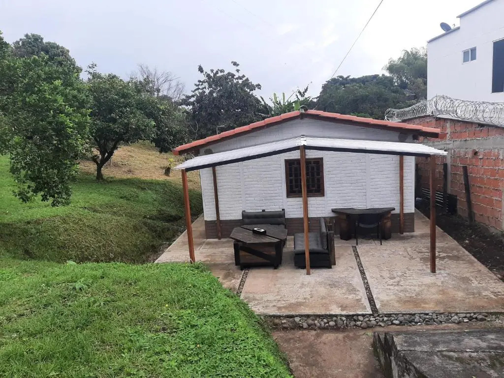 Casita familiar de campo condina