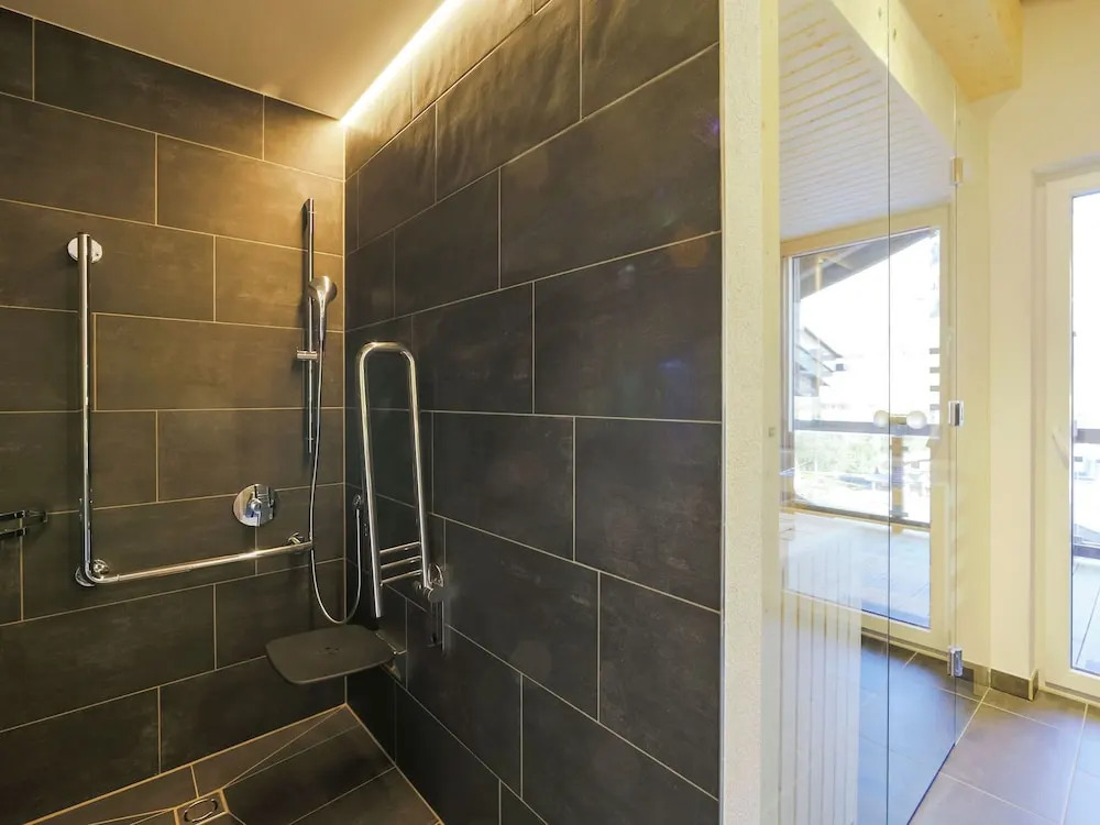 Lush Apartment in Kaprun with Sauna, Hot Tub & Views