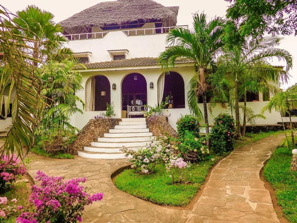 Lions House Boutique Hotel