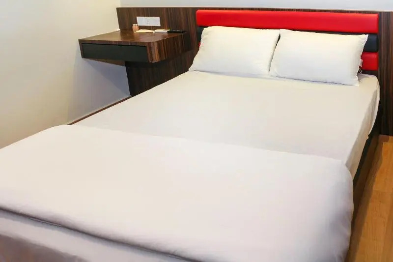 OYO 90027 Happy Hotel