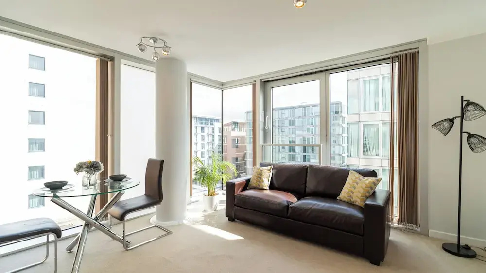 Cotels at The HUB Serviced Apartments Fibre WiFi, Central Location in Vibrant Leisure Quarter, Free Parking