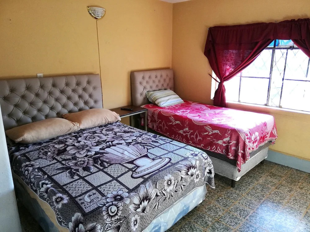 Hotel Estacion Gerona Bed & Breakfast
